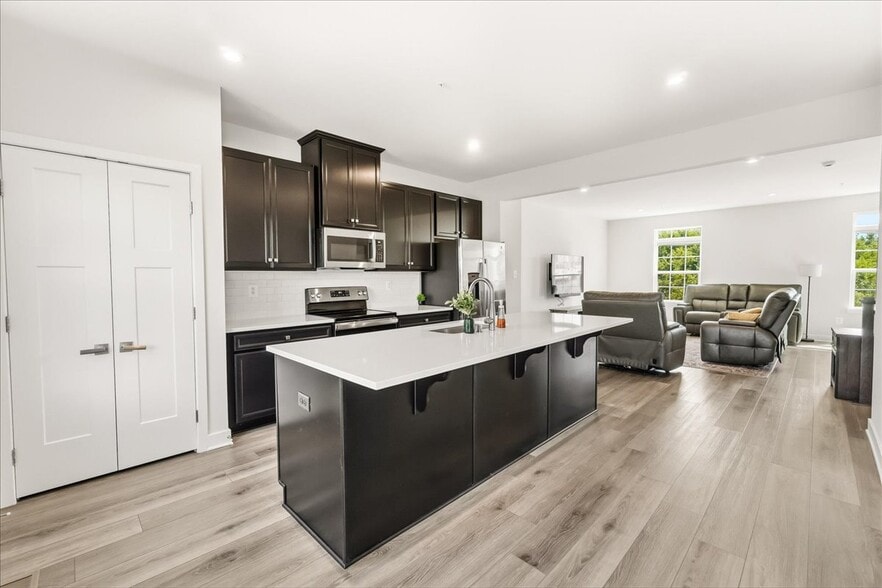 Beautiful updated Kitchen - 1403 Wilmer Park Ln