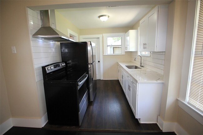 Building Photo - 2616 Oakcliff St