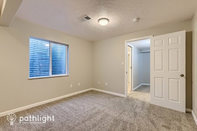 Building Photo - 115 N 42nd Ave