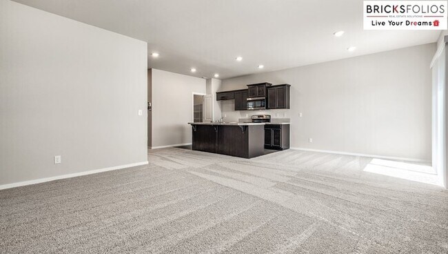 Building Photo - The Perfect Blend of Comfort & Convenience in Puyallup