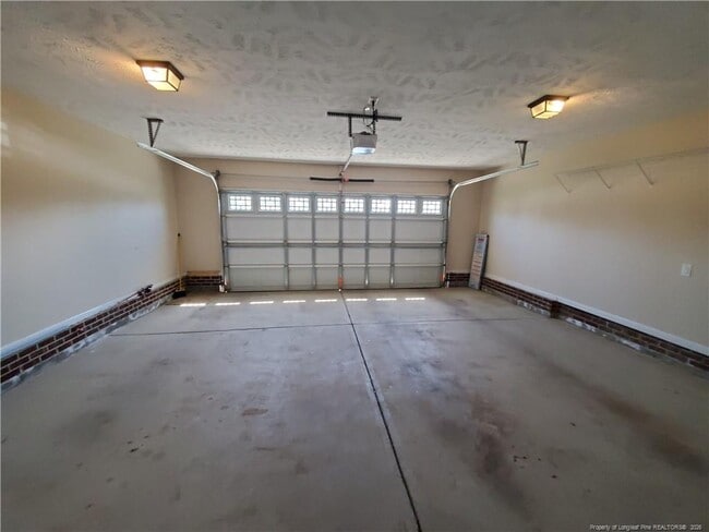 Building Photo - 1665 Kershaw Loop