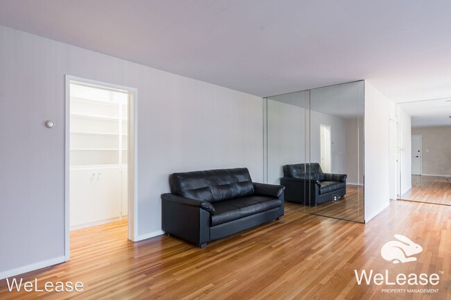 Building Photo - 2 br, 2 bath House - 5369 La Jolla Blvd #15