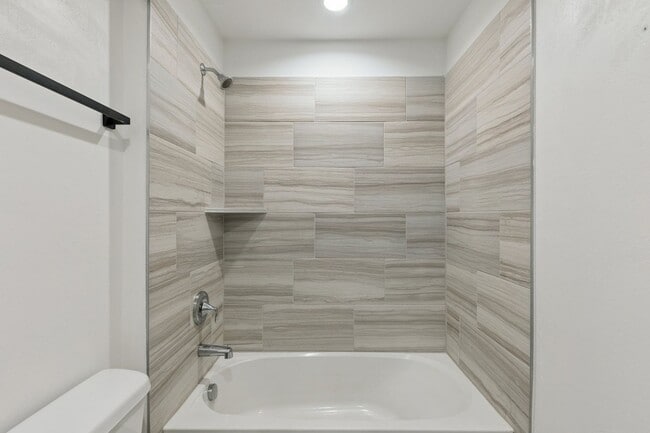 Building Photo - Stunning 4-Bed Home in Deer Creek Schools with Open Floorplan & Community Amenities