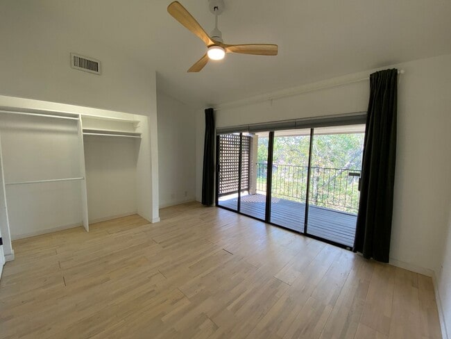 Building Photo - Alamo Heights Gem ~  2 / 2.5 Multi-Level C...