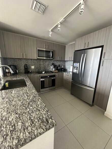 Building Photo - 5350 NW 84th Ave