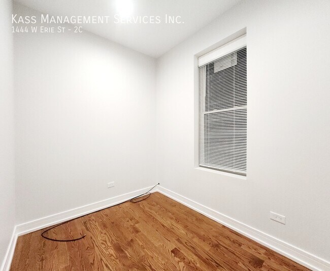 Building Photo - 1444 W Erie St