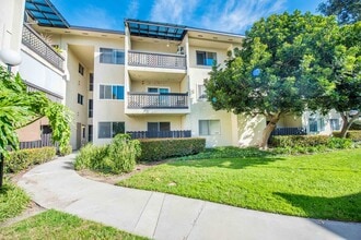 Building Photo - Remodeled Seal Beach Condo