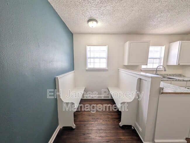 Building Photo - 1627 N Denver Ave