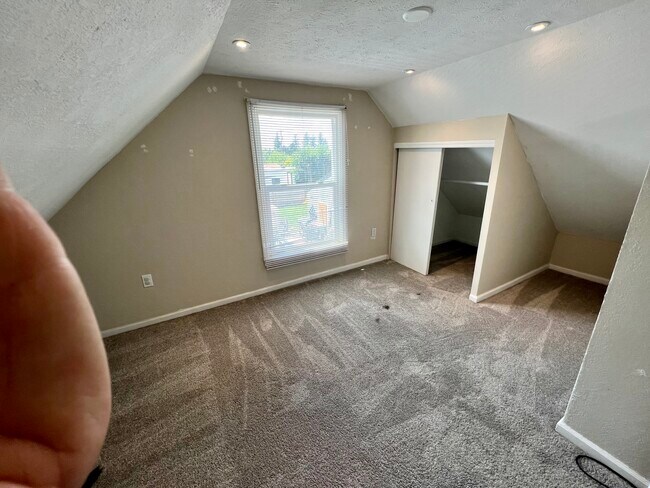 Building Photo - 3329 E 32nd Ave