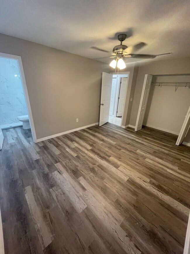 Building Photo - Annual Unfurnished Renovated Single-family Home near Mckibben Park!
