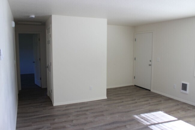 Building Photo - Single Family Home