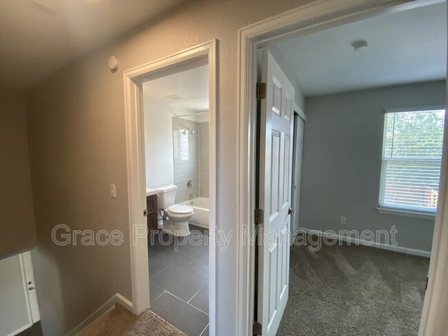 Building Photo - 9371 Bellaire Dr