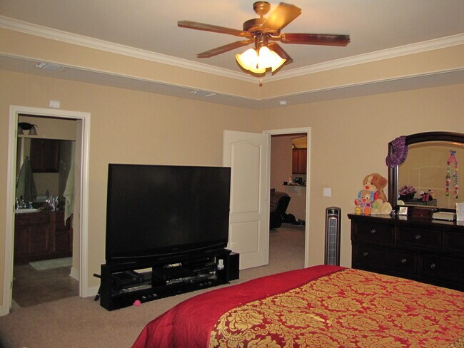Building Photo - Savannah Place Beauty