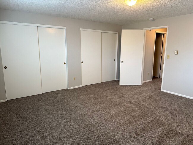 Building Photo - CL2622-2624