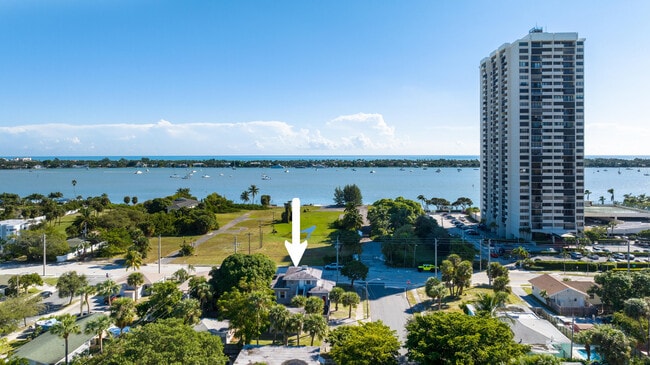 Building Photo - 5701 N Flagler Dr