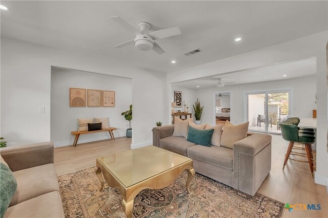 Building Photo - 513 Santa Clara Rd