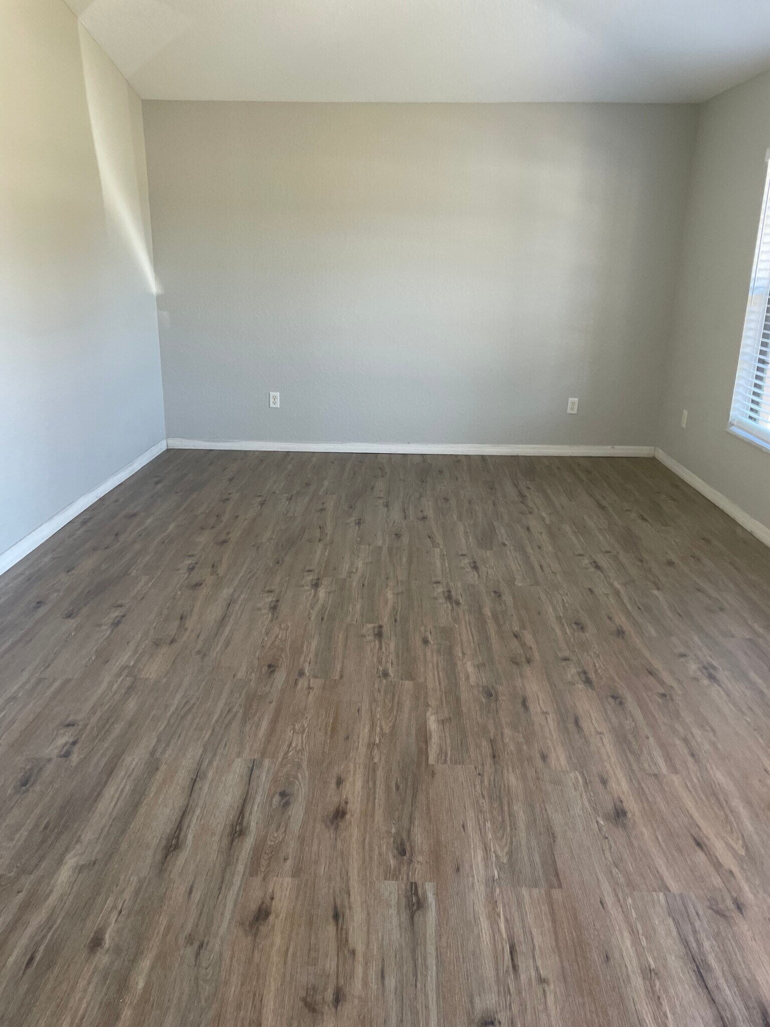 Building Photo - 1055 Bismarck Rd