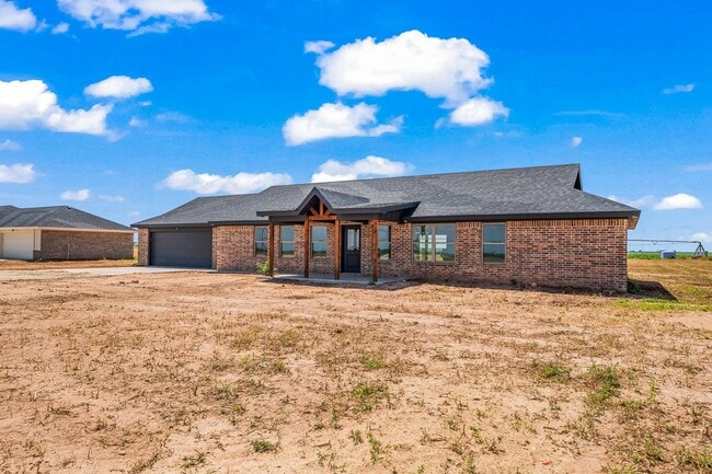 Building Photo - Country Living In Idalou ISD!