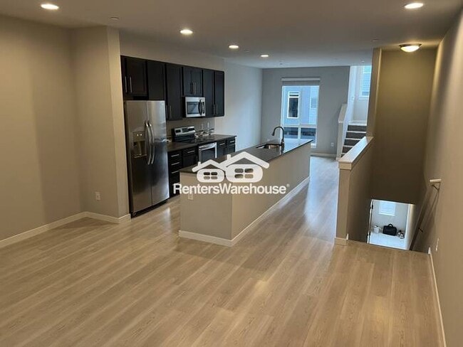 Building Photo - Spacious Townhome in Lynnwood Available Now!