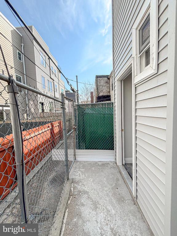 Building Photo - 1143 S Mole St