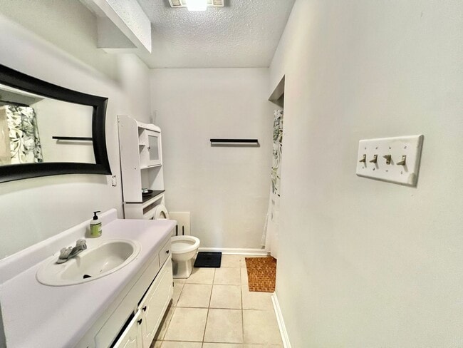 Building Photo - Home For Lease