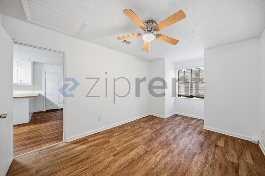 Building Photo - 5893 N Castlegate Dr