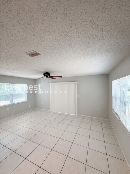 Building Photo - 10485 Lightwood St
