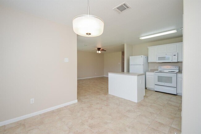 Building Photo - 29031 Rio Grande River Dr