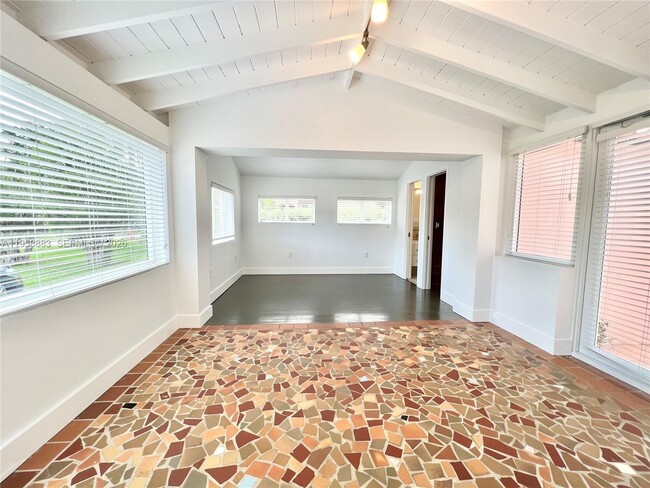 Building Photo - 125 NW 100th St