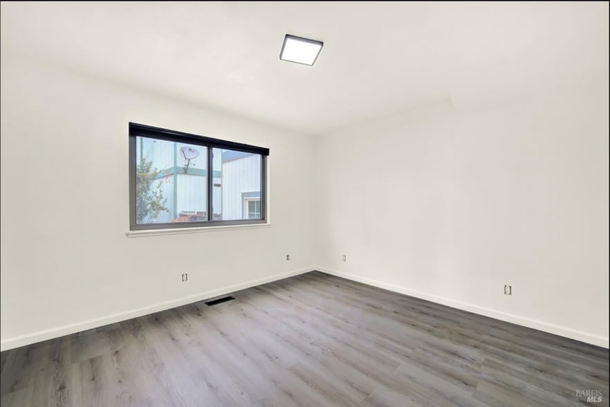 Building Photo - 143 Creekview Dr