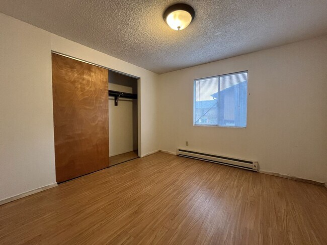 Building Photo - CCO867