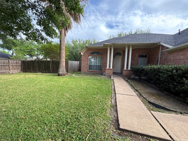 Building Photo - 15803 Mission Estates Ct