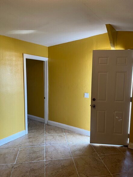 Building Photo - 1499 Wilson Ave