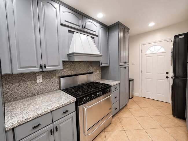 Building Photo - Beautifully Upgraded Los Altos Home!