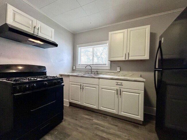 Building Photo - 2513 Sanford St