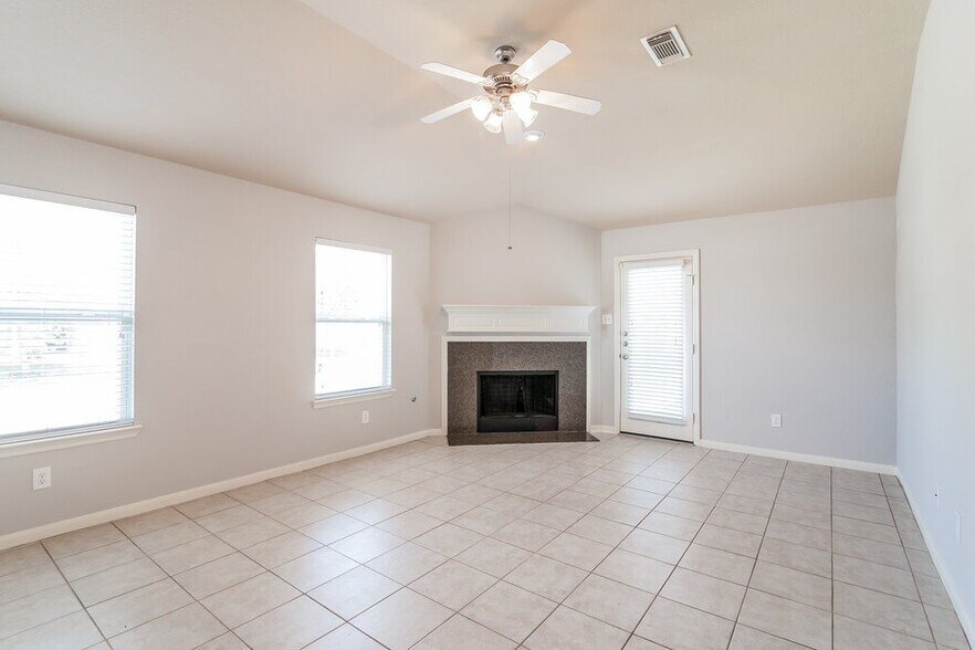 Building Photo - 17918 Green Trace Ln