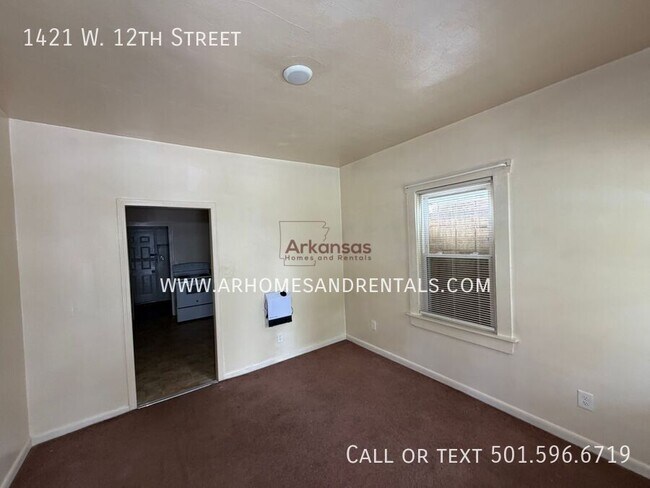 Building Photo - 1421 W 12th St