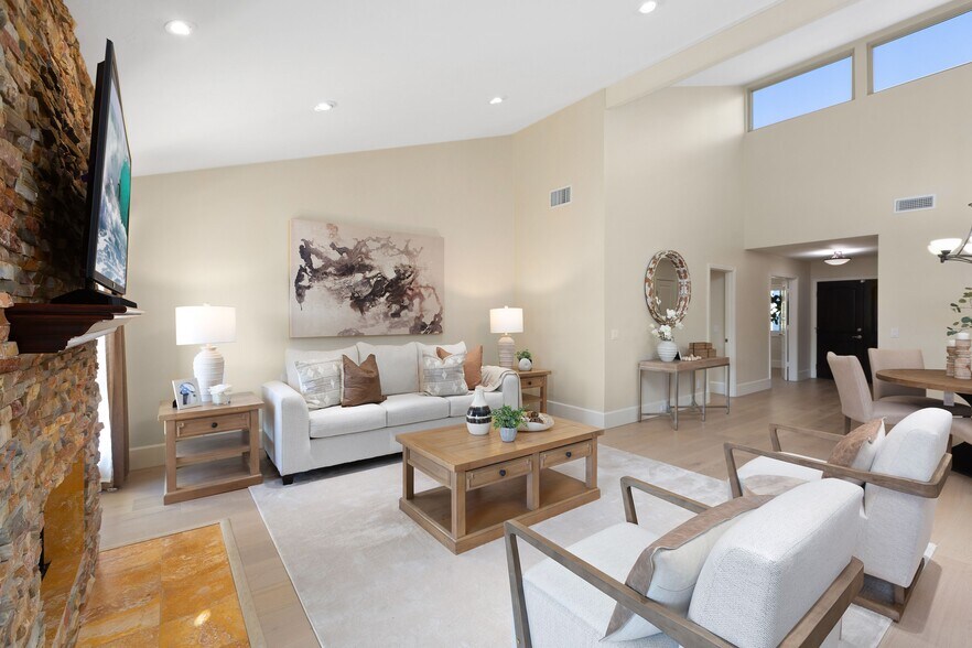 Living area - 2085 Caminito San Nicholas