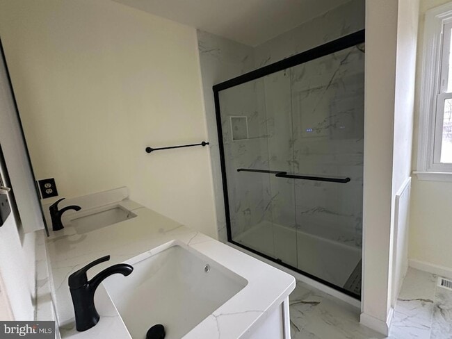 Building Photo - 25 Green Meadow Ct