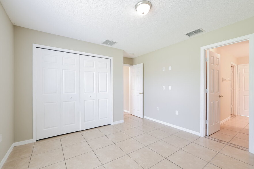 Building Photo - 1120 Roan Ct