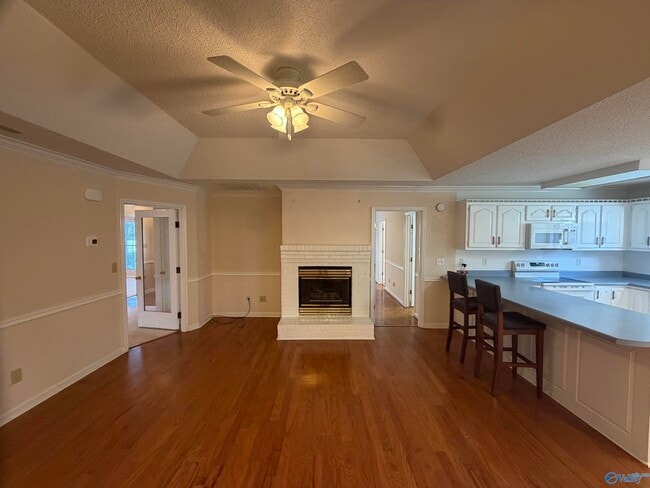 Building Photo - 701 Rigel Dr SW