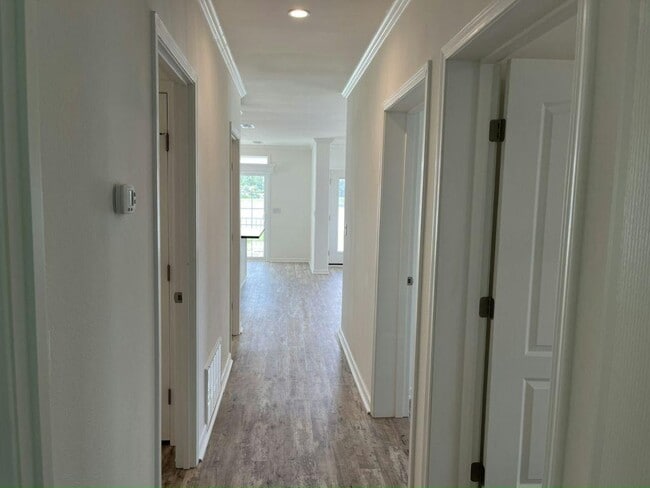 Building Photo - 568 Plaza Del Sol