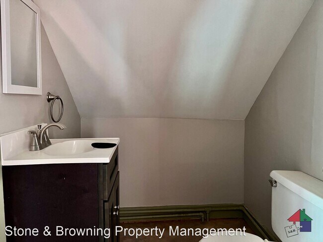 Building Photo - 3 br, 1.5 bath House - 83 South Main St.