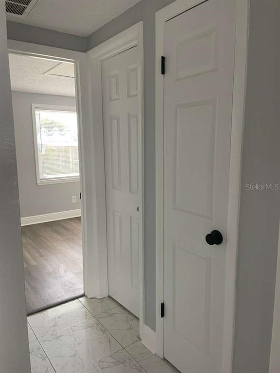 Building Photo - 10106 Royal Acres Ct