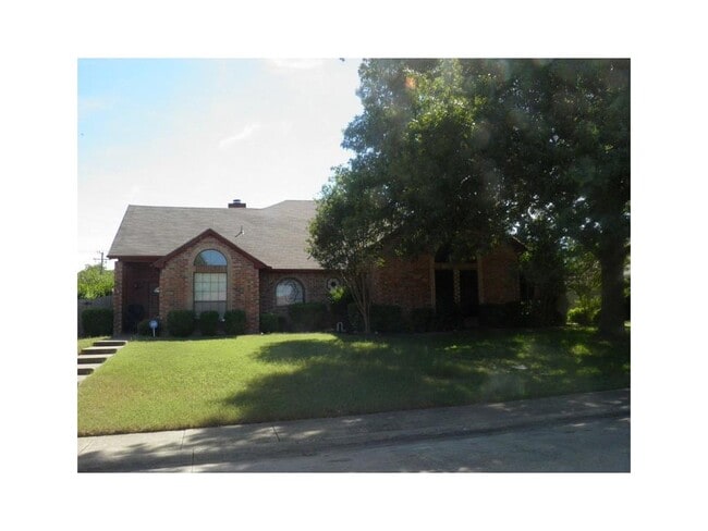Primary Photo - 906 Teakwood Ln