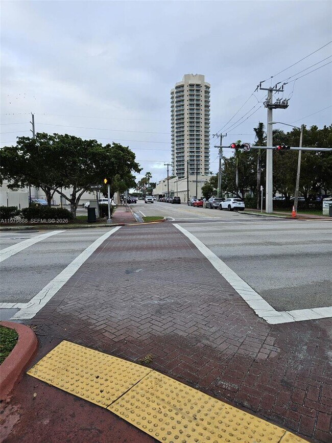 Building Photo - 7400 Harding Ave