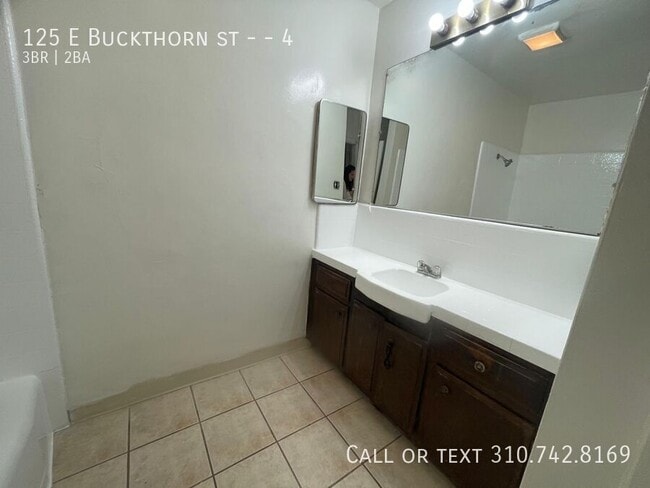 Building Photo - 125 E Buckthorn St