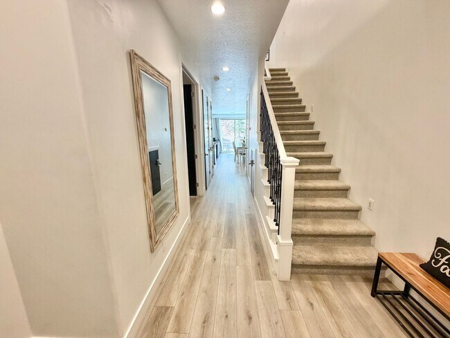 Building Photo - Home at The Ledges