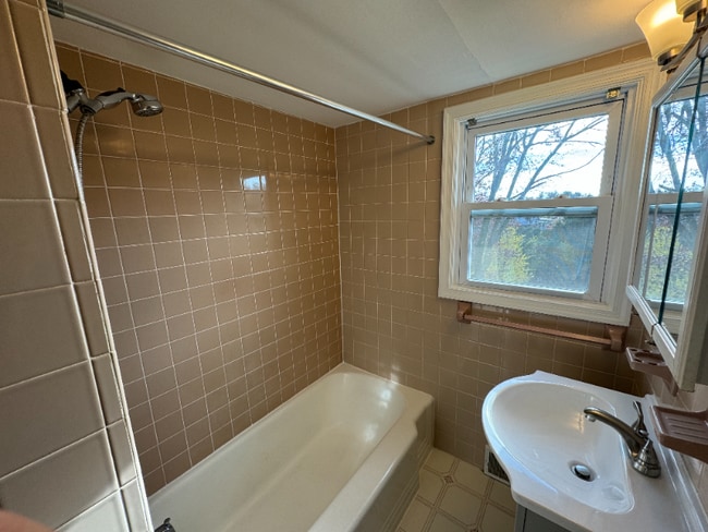 Building Photo - 141 Willow Grove Ave