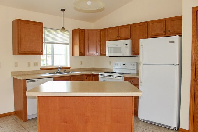 Building Photo - 1204 Salem Dr